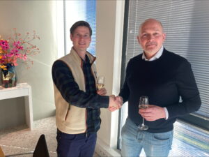 Floris Holtkamp toast op het overnemen van het skokje bok Holtkamper vouwwagens