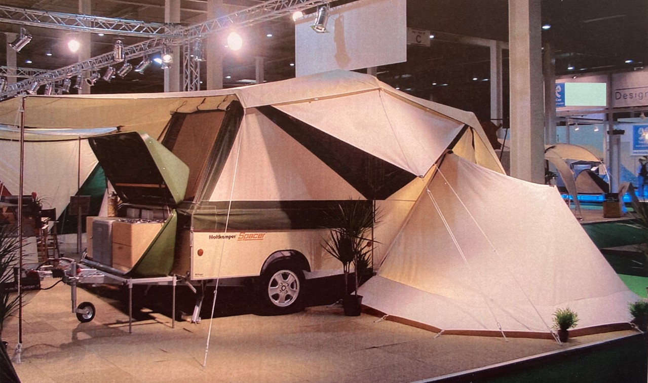 Holtkamper mit Adventure-Zelt
